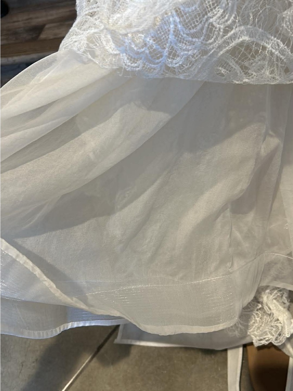 Amsale Dawson Lace Wedding Dress - Size 2 - Picture 15 of 16